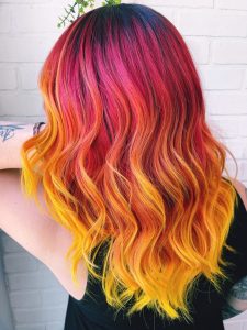 cheveux rose et jaune