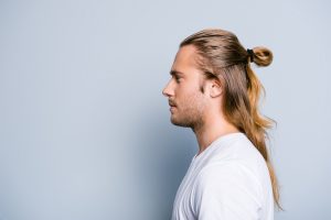 cheveux longs homme